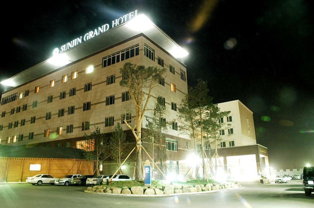 Sunjin Grand Hotel Ulan Bator Exteriör bild